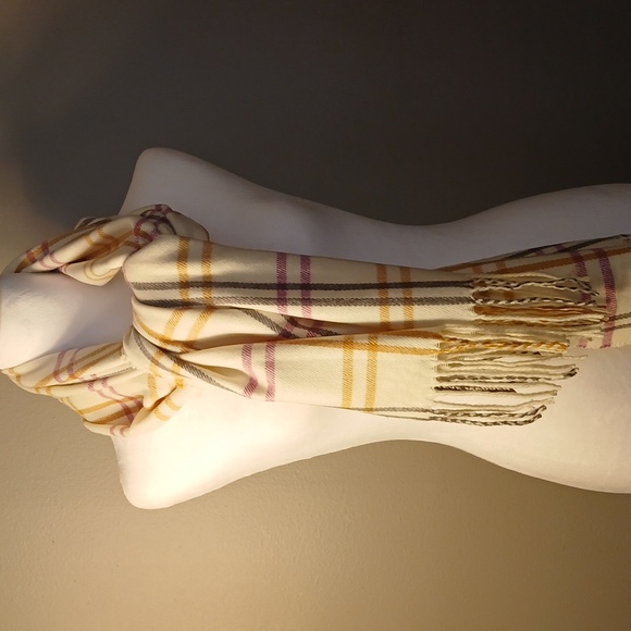 NWT CLASSIC STEVE MADDEN WINTER WHITE, TAN, GREY PURPLE SCARF - Picture 1 of 4